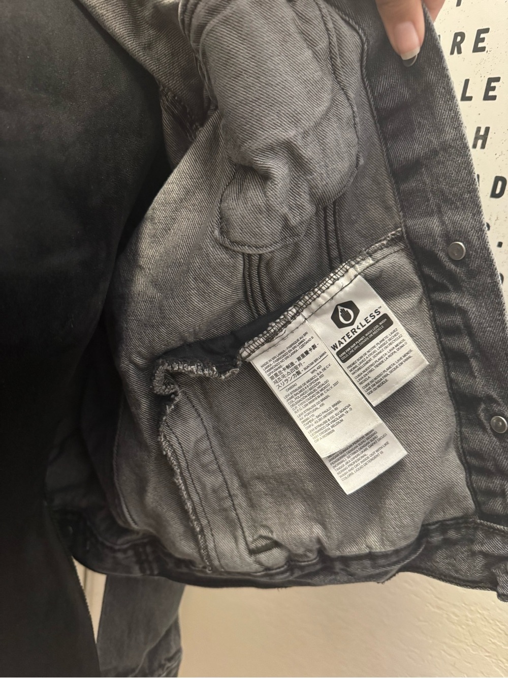 Levi's Women's Washed Black Denim Jacket - Picture 4 of 7